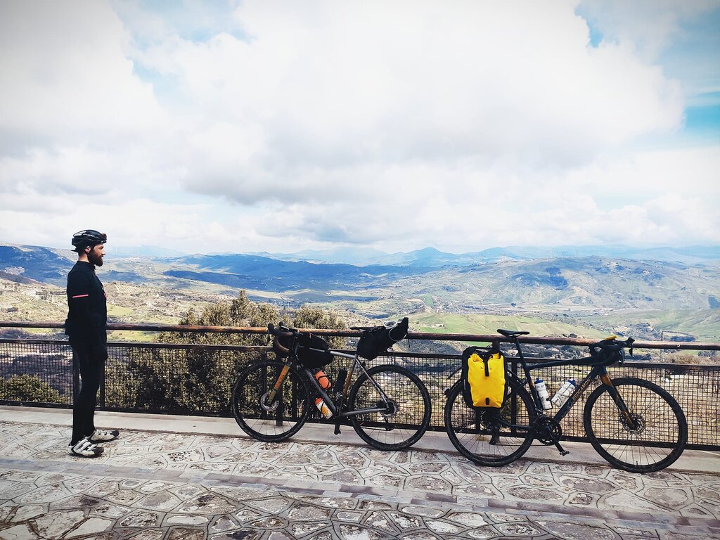 Noleggio bici in Sicilia, Sicily divide